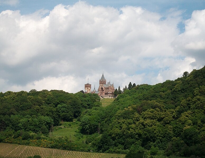 File:Schloss Drachenburg 2011.jpg