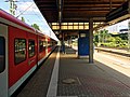 S-Bahnsteig mit S-Bahn