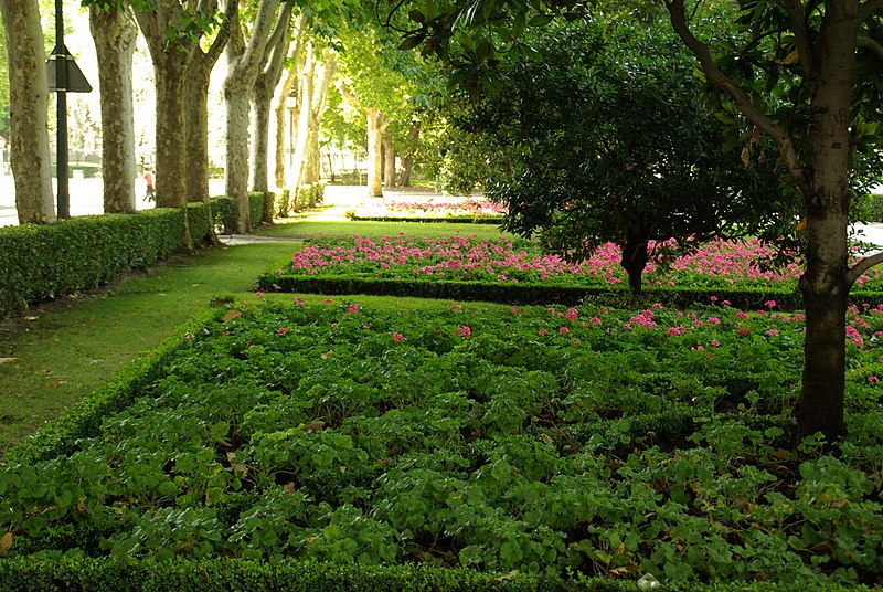 File:MADRID A.V.U. PASEO DEL PRADO-JARDINES - panoramio (4).jpg