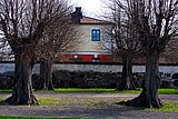 Byggnad bredvid Ängsö slott