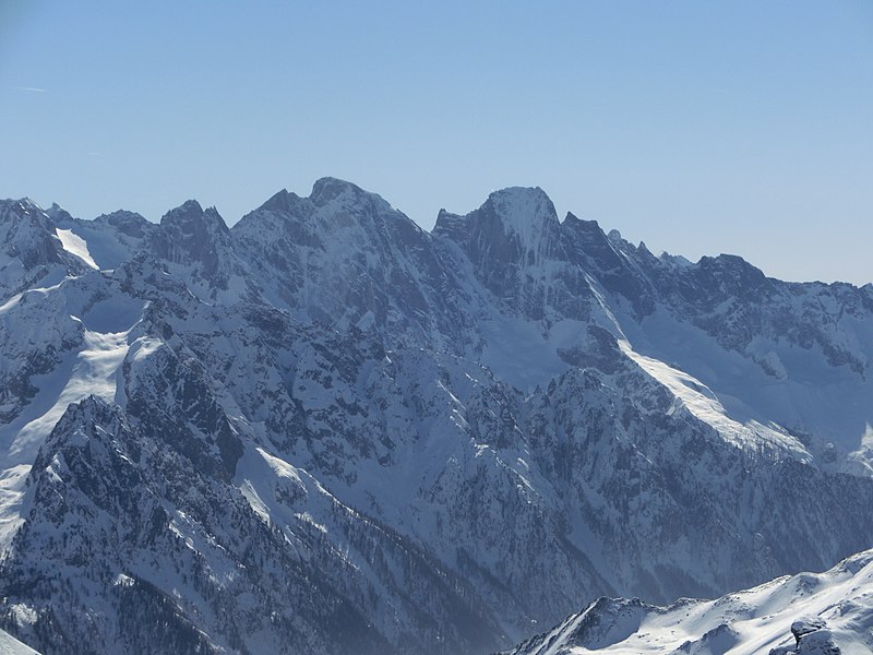 File:Pizzo Badile as seen from Piz Grevasalvas.jpg