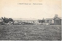 Vue du village en reconstruction avec ses maisons provisoires vers 1920.