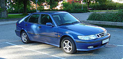 Saab 9-3 de primera generación con carrocería liftback de cinco puertas