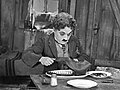 Charles Chaplin em The Gold Rush.