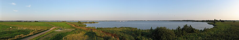 Het Zuidlaardermeer gezien vanaf de westelijke oever (2009)