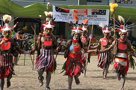 Danse traditionnelle papoue, Nouvelle-Guinée.