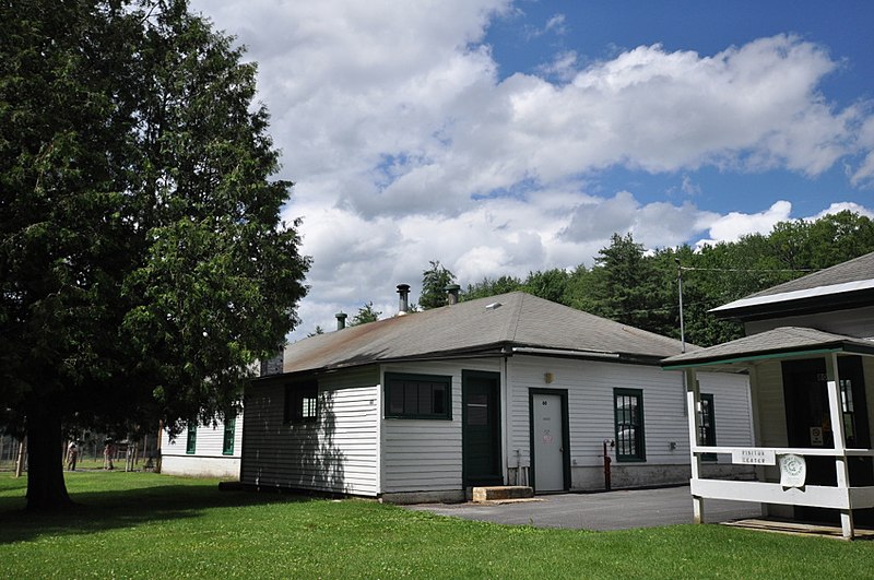 File:BenningtonVT Hatchery2.jpg