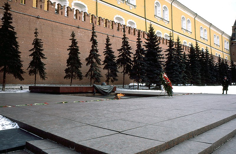 File:Tomb of the Unknown Soldier, Moscow (32049481455).jpg