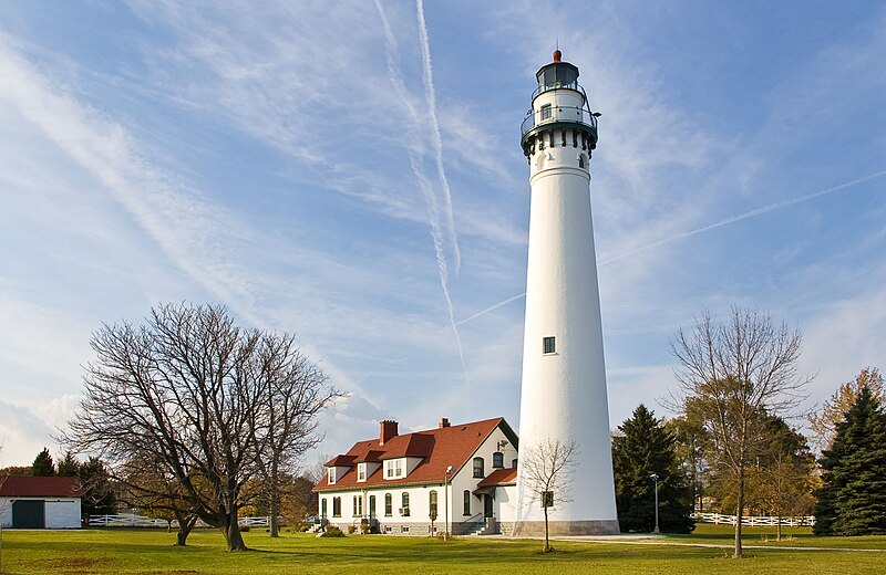 File:Wind Point Lighthouse 071104.jpg