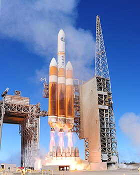 Lancement d'une Delta IV Heavy en 2013 depuis la Vandenberg Air Force Base.