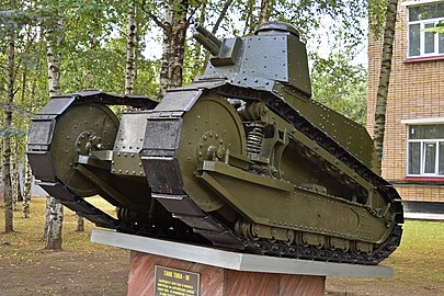 Tanc Renault FT-17 KS expus în Muzeul Tancurilor din Kubinka, Rusia.