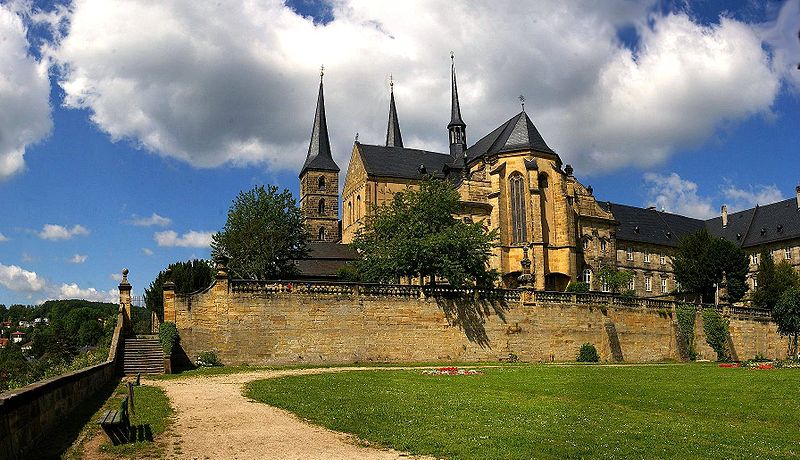 File:Kloster Michaelsberg Parkseite.jpg