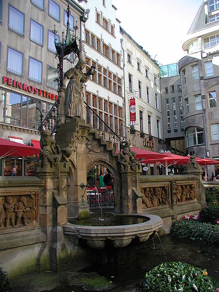 File:Koeln-Altstadt-Heinzelmaennchenbrunnen-PIC00028.JPG