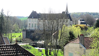 Le château vu du village.