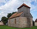 Contrefort du mur occidental d'une église rurale en Brandebourg.