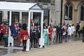 Invités au couronnement (représentants des royaumes du Commonwealth) entrant dans l'Abbaye de Westminster.