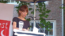 Tjitske Jansen op het poëziefestival Het Tuinfeest in Deventer, 3 augustus 2013