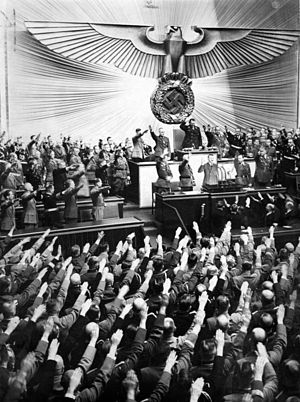 Bundesarchiv Bild 183-2008-0922-500, Reichstag, Begrüßung Adolf Hitler.jpg