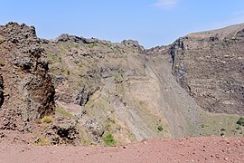 Crater rim volcano Vesuvius - Campania - Italy - July 9th 2013 - 01.jpg