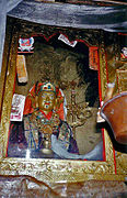 Guru Rinpocse szobra a Jerpa-völgyi meditációs barlangjában
