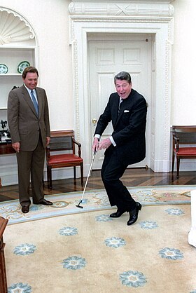 Raymond Floyd dans le bureau ovale de la Maison-Blanche en 1986 avec Ronald Reagan.