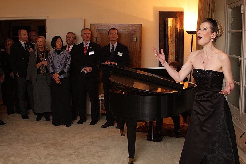 File:Anja-Katharina Wigger performs at the consular's private residence, 2011.jpg