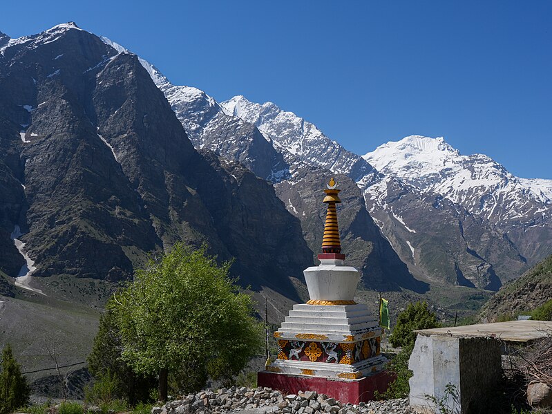 File:Stupa Gemur Gephan Range Lahaul Jun24 A7CR 00186.jpg