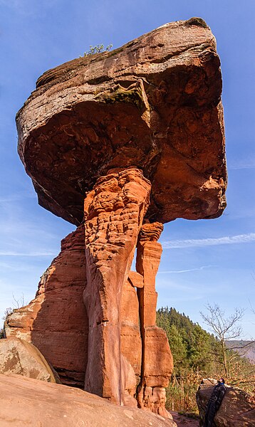 File:The sandstone rock 'Teufelstisch' (Devil's Table) near Hinterweidenthal.jpg