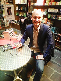 Tony Chapron à la librairie Arthaud à Grenoble le 15 décembre 2018.