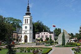 Rynek a neobarokowo kośćelno wjeża ze 1901 roku