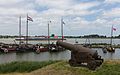 Woudrichem, le port historique avec le canon près de Stadshaven-Rijkswal