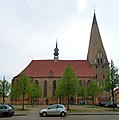 Kirche mit Sonnenuhr