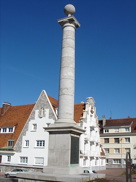 File:Calais colonne louis XVIII.JPG