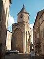 Le clocher fortifié de l'église Saint-Pierre de Nant.