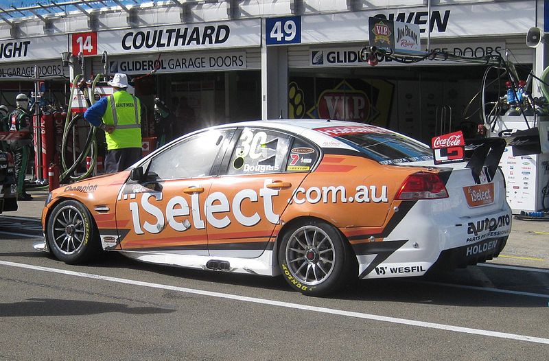 File:Holden VE Commodore of Taz Douglas 2012.JPG