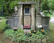 Jena Nordfriedhof Riedel.jpg