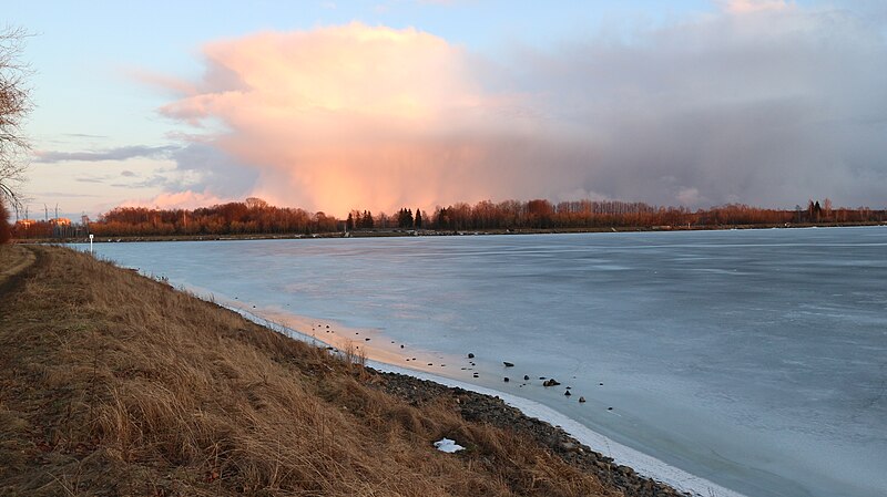 File:The intersection of the Volga, the canal named after Moscow and the Ivankovo reservoir. (49579859392).jpg