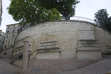 Reste des fondations visibles de la cathédrale qui devait être construit.