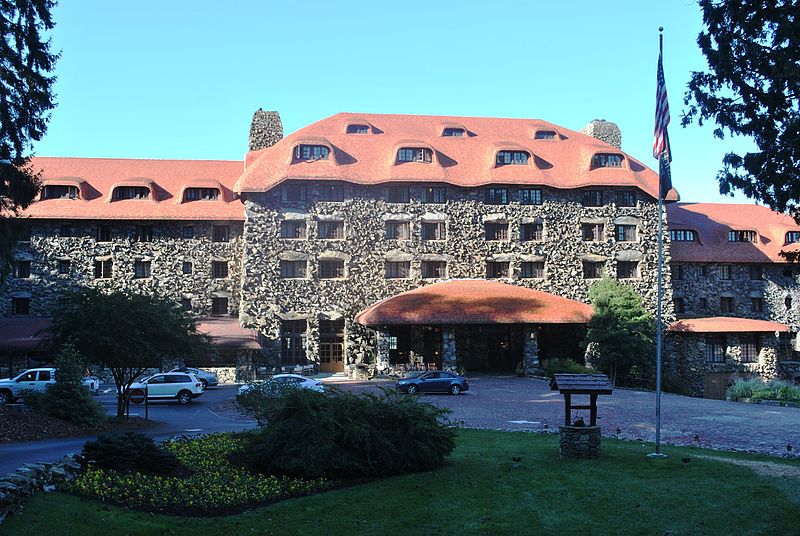 File:The Omni Grove Park Inn, 2013.jpg