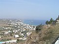 La costa meridionale vista da Cefalo (Kefalos); al centro l'isolotto di Agios Stephanos.