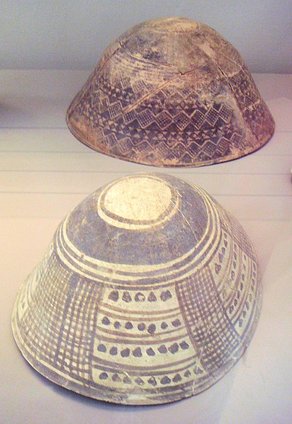 File:Ubaid III pottery 5300-4700 BC, Louvre Museum.jpg