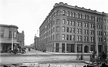 Bradbury Building in 1894, then anchoring the southwestern end of the business district[51]