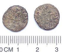 Late Roman coin, copper alloy nummus, 2 soldiers and standard type, NARC-C8B154. (FindID 225515).jpg