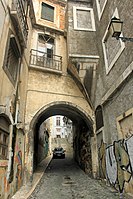 La Porta do Mar a São João o Arco de Jesus, una delle antiche porte della muraglia difensiva di Lisbona (cerca moura).