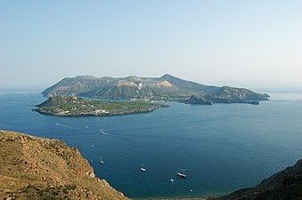 Vista di Vulcano dall'osservatorio di Lipari