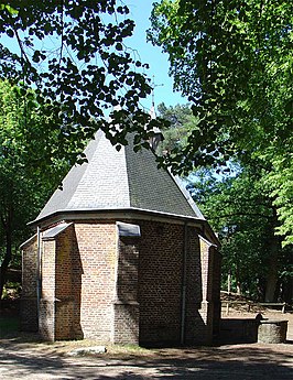 Willibrorduskapel (met waterput) in het landgoed Geijsteren