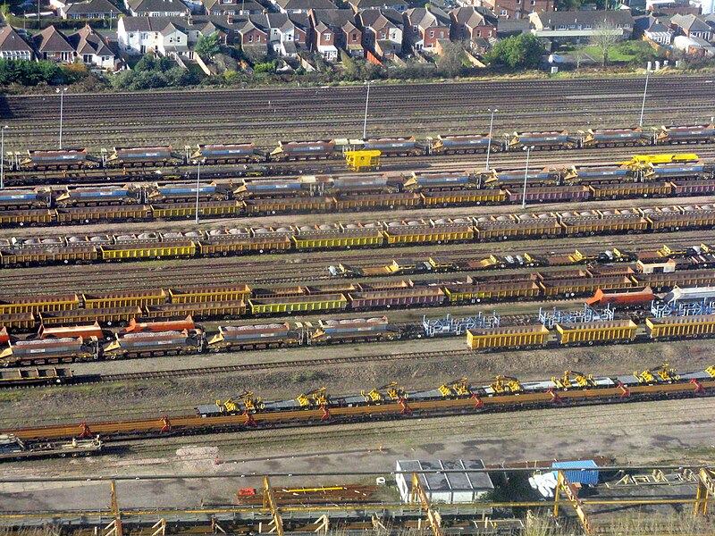 File:Marshalling yard at Eastleigh - geograph.org.uk - 5612766.jpg