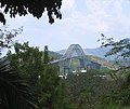 English: The 'Puente de las Americas', crossing the Panamá Canal to the North of Panamá City, ssen from the foot of Cerro Ancón.