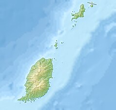 Mapa konturowa Grenady, u góry nieco na prawo znajduje się punkt z opisem „Carriacou”