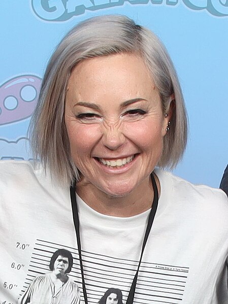 File:Kim Rhodes Photo Op GalaxyCon Oklahoma City 2024.jpg